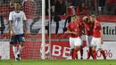 Para pemain Austria merayakan gol saat melawan Rusia pada laga uji coba di Tivoli Stadium, Innsbruck, Austria, (30/5/2018). Austria menang atas Rusia 1-0. (AP/Kerstin Joensson)