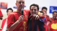 Pepe Reina dan Cesc Fabregas menghabiskan Natal dengan pulang kampung ke Barcelona. (Times India)