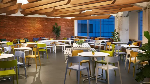 Desain Interior Kantor Gojek