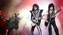 Grup heavy metal AS Kiss tampil saat di atas panggung utama pada hari pertama Paleo Festival ke-45, di Nyon, Swiss (19/7/2022). Festival ini akan berlangsung hingga 24 Juli dan menampilkan beberapa talenta musik terbaik dari seluruh dunia. (Laurent Gillieron/Keystone via AP)
