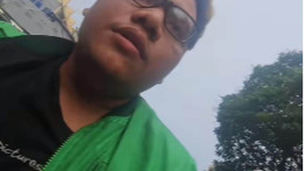 Kesaksian Ojol Temui Kakek Penarik Gerobak