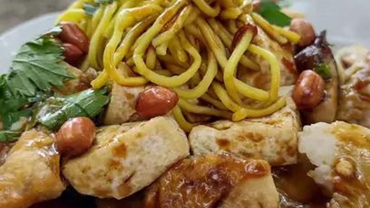 12. Tahu Kupat