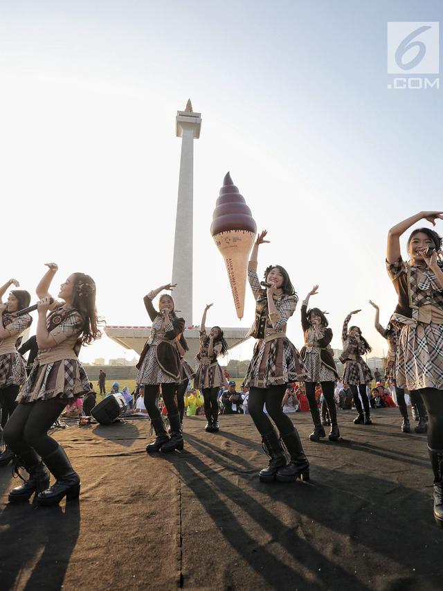 Penampilan Energik JKT48 Ramaikan Puncak Kirab Obor Asian Games 2018