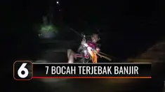 Evakuasi tujuh bocah terjebak banjir di Sungai Batang Arau oleh tim SAR berlangsung dramatis. Pasalnya, petugas harus melewati arus sungai berarus deras.