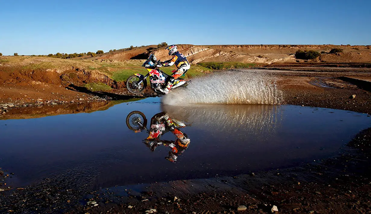 Pereli Australia, Toby Price, tampil pada babak ketujuh Reli Dakar 2016 di sekitar Uyuni, Bolivia, Minggu (10/1/2016). (Reuters/Marcos Brindicci)