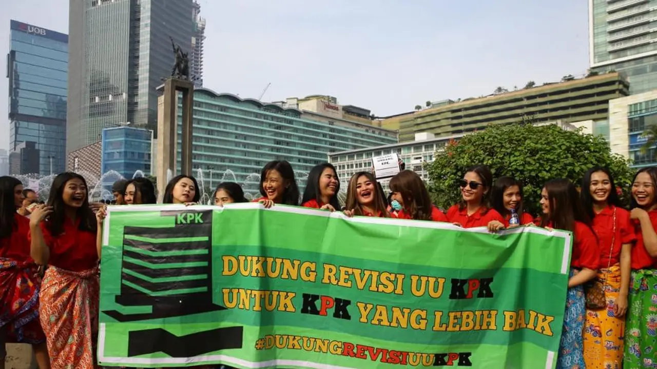 Aksi simpatik dukung revisi UU KPK di area CFD Bundaran HI