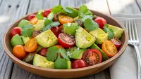 Cara Membuat Salad Alpukat dan Tomat Segar untuk Hidangan Sehat Setiap Hari