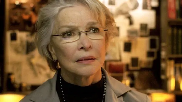 Ellen Burstyn mengawali debutnya sebagai sutradara dalam film Bathing Flo yang terinspirasi dari kisah nyata.