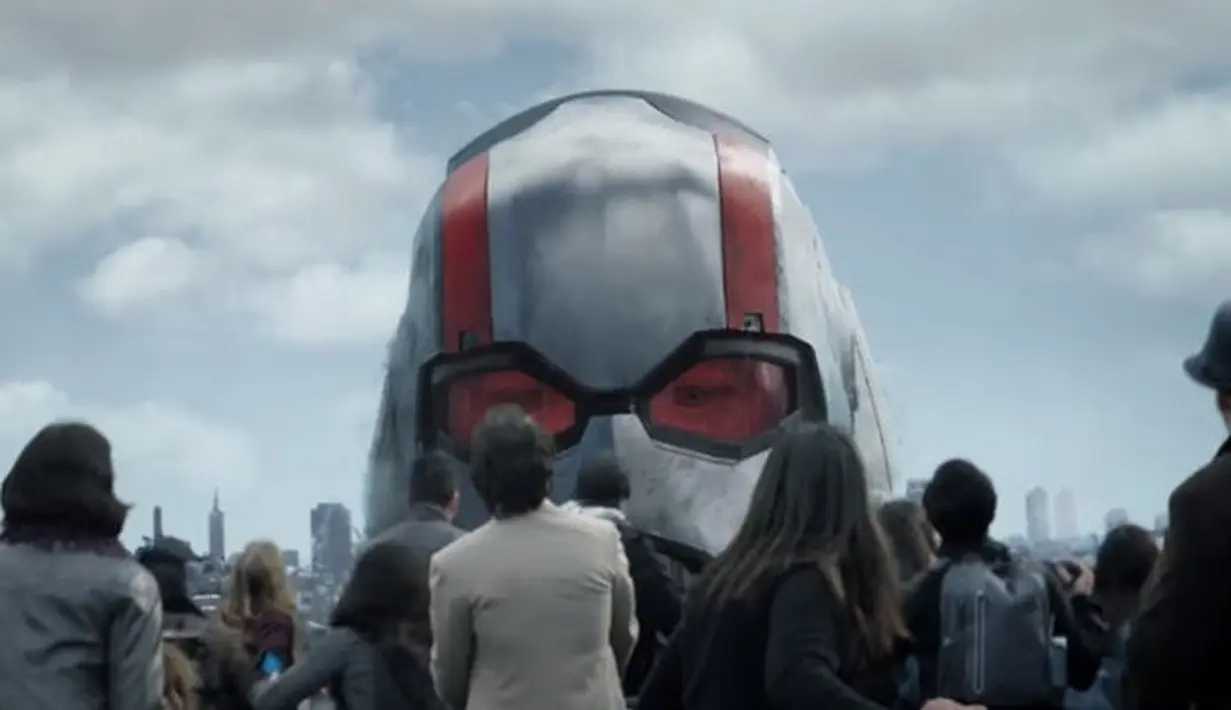 Ant-Man bisa mengecil, membesar dan bicara dengan semut. Bahkan Ant-Man bisa lebih besar dari ukuran manusia normal (Marvel Cinematic Universe)