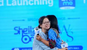Anak dan Ibu Memecah Tabungan Rindu setelah 10 Tahun Tak Bertemu
