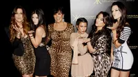 Berikut adalah gaya berpergian ala Kardashian yang tidak akan menguras dompet Anda.