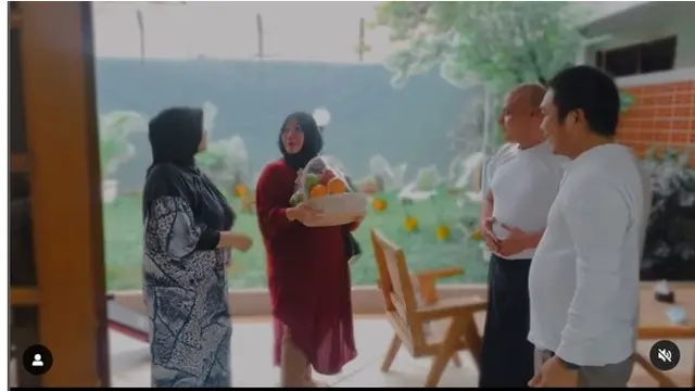 6 Potret Terbaru Penyanyi Religi Haddad Alwi, Dapat Kejutan Ultah ke-56 dari Sulis