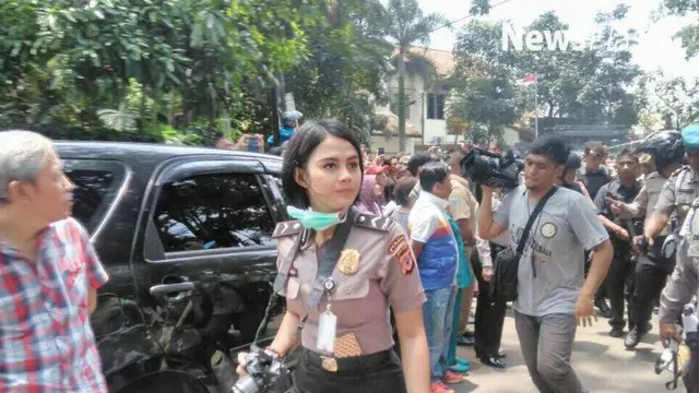 Brigadir Dua Ismi Aisyah, polwan yang mendadak menjadi viral di media sosial, setelah beberapa fotonya muncul di tengah aksi teror bom di Bandung, senin 27/2/2017