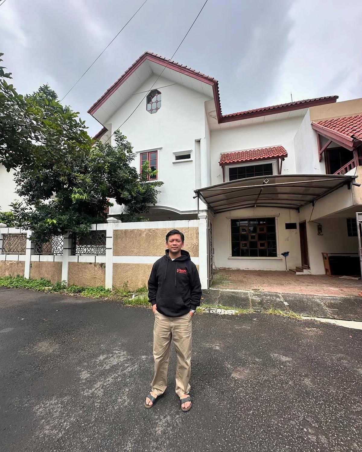 Potret Rumah Baru Rian D'Masiv Berkonsep Minimalis dan Miliki Sentuhan Kayu, Siap Direnovasi