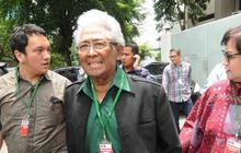 Tulis pesan terakhir untuk Todung Mulya Lubis, Adnan Buyung nangis