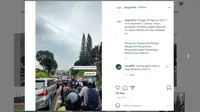 Kemacetan di kawasan Puncak, Bogor, Minggu (29/8/2021). (Instagram @bogorinfo)