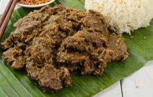Tradisi warga Padang sahur pertama Ramadan wajib ada menu rendang