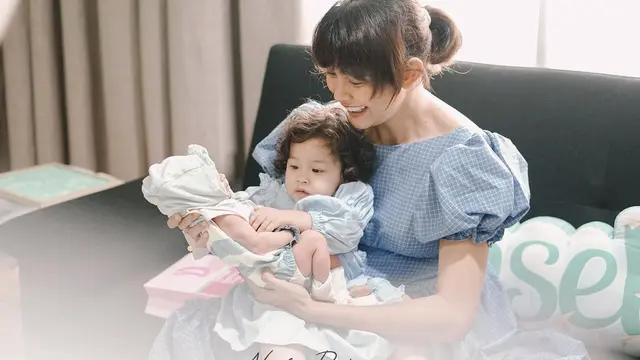 7 Pemotretan Terbaru Bunga Jelitha dan Syamsir Alam Bersama Buah Hati