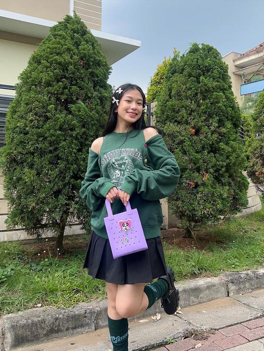 Irene mengaku sudah dari tahun lalu ia mendapat penawaran untuk mengerjakan project K-Pop bareng partner-nya dari Korea. Namun, karena merasa belum bisa memberikan yang terbaik. Maka, Irene dan partner-nya sepakat untuk berlatih dalam setahun mempersiapkan debut mereka. (Liputan6.com/IG/@ireneswnd)