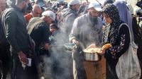 Serangan militer ditambah dengan aksi blokade bantuan kemanusiaan oleh Israel di Gaza telah menciptakan sejumlah krisis, termasuk makanan, air bersih, dan obat-obatan. (Eyad BABA/AFP)