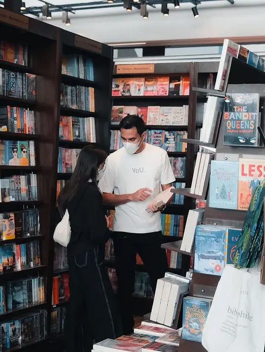 [Instagram/darius_sinathrya]