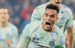Selebrasi Lautaro Martinez dalam laga  Serie A antara Genoa vs Inter Milan, Senin (15/12/2025). (Tano Pecoraro/LaPresse via AP)