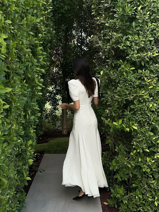 Kendall bahkan menyebut gaun ini adalah gambaran impiannya yang memiliki rok flare. [@kendalljenner]