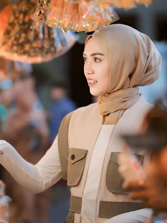 Potret Happy Asmara yang Makin Cantik dengan Hijab, Pesonanya Anggun dan Teduh