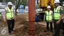 Gubernur DKI Basuki T Purnama alias Ahok melakukan groundbreaking jalan layang Semanggi di Jakarta, Jumat (8/4). Pemprov DKI Jakarta akan membangun dua jalan layang di Semanggi. (Liputan6.com/Faizal Fanani)
