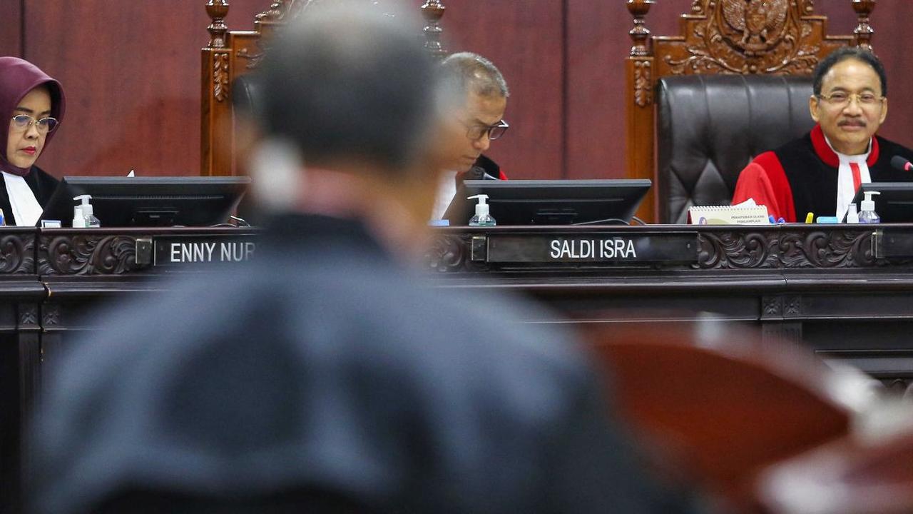 VIDEO: Hakim MK Saldi Isra Tersengat Ahli KPU Ucap "Kita Ribut-ribut, Pepesan Kosong"