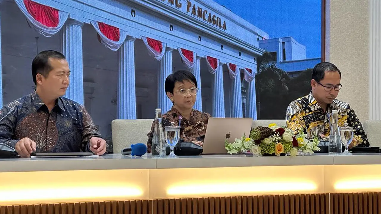 Menteri Luar Negeri RI Retno Marsudi dalam press briefing di Jakarta, Rabu (1/11/2023). (Liputan6/Benedikta Miranti)