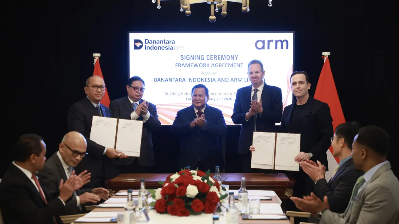 Presiden Prabowo Subianto menyaksikan penandatanganan kerangka kerja antara Danantara dan Arm Limited di London, Inggris. Dok
