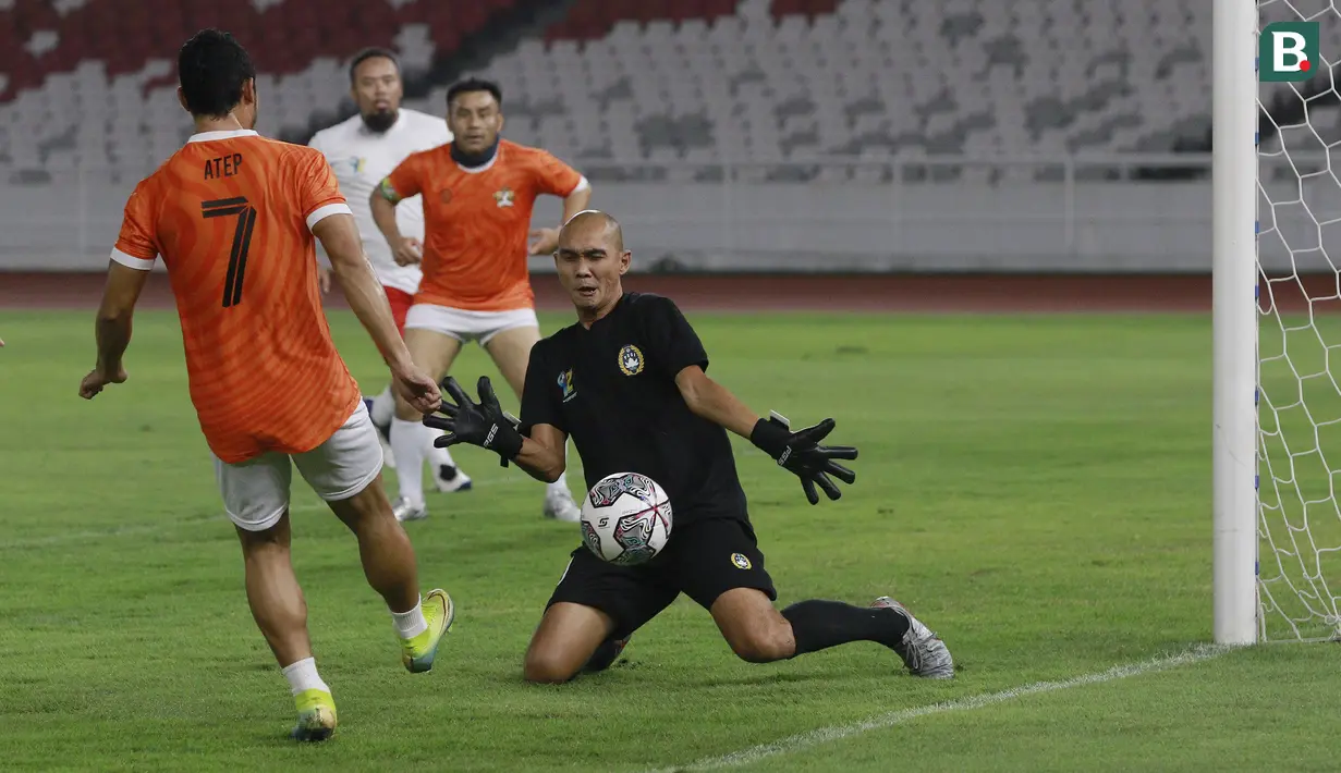 Tim PSSI All Star di antaranya diperkuat oleh mantan kiper Timnas Indonesia, Markus Horison dan Yeyen Tumena. (Bola.com/M Iqbal Ichsan)
