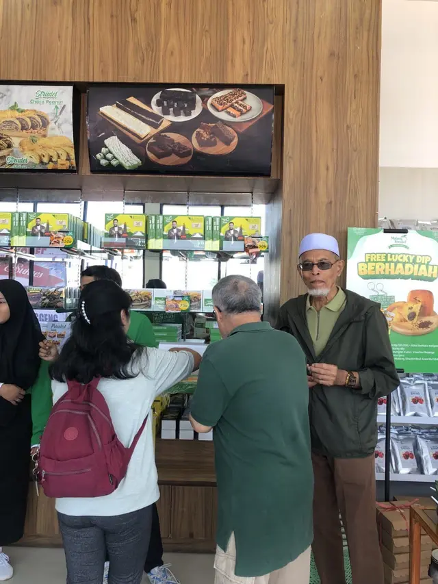 Pembukaan outlet Malang Strudel cabang ke-8 di Rest Area Tol Malang-Pandaan KM 66A pada tanggal 17 Mei 2024.