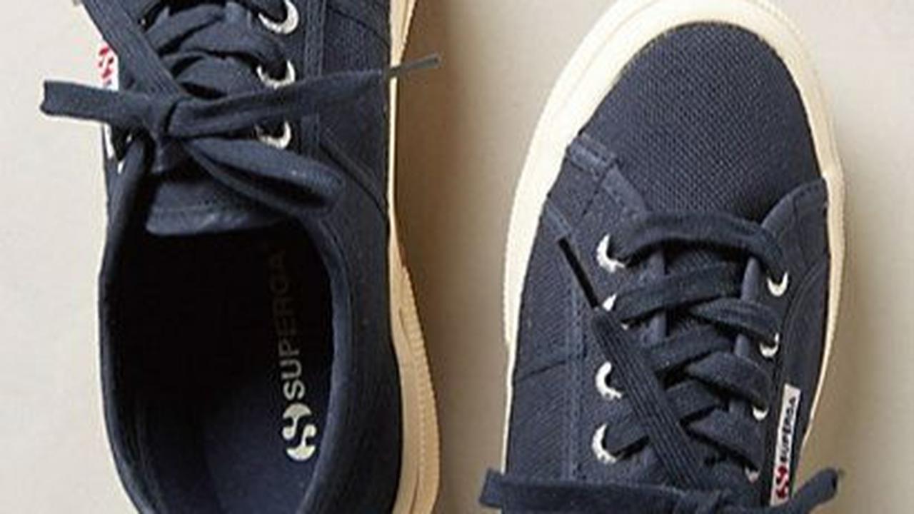 Tren Sepatu Kets 2025: Siluet Elegan dan Desain Inovatif Jadi Sorotan
