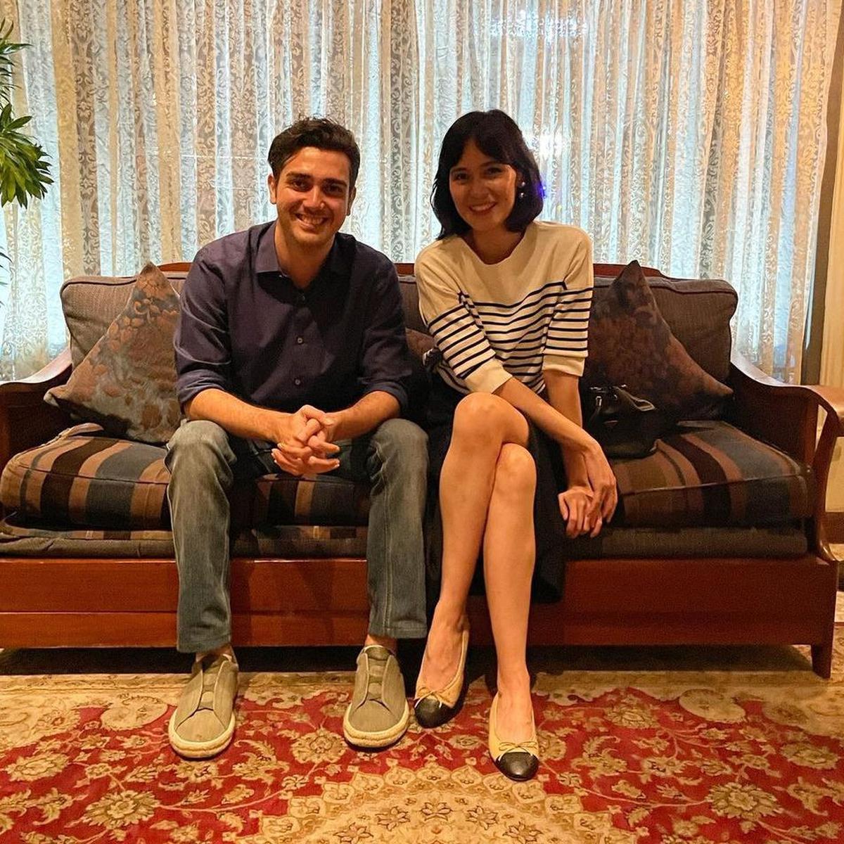 "Pilih Furniture Ala Renata Kusmanto dan Fachri Albar untuk Kenyamanan yang Tak Terkalahkan!"