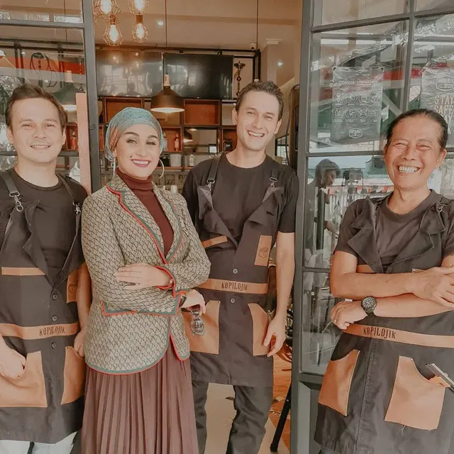 6 Potret Kebersamaan Indra Bruggman dan Yusuf Surya, Tetap Kompak