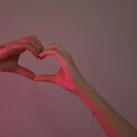 Venus sign berkaitan dengan cinta, hubungan romantis, dan cara seseorang menunjukkan afeksi (Sumber: Pexels.com)