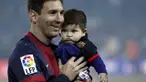 Lionel Messi merayakan hari ulang tahun ke-28 pada hari ini. Video ini berisikan curahan hati Lionel Messi sebagai ayah Thiago Messi