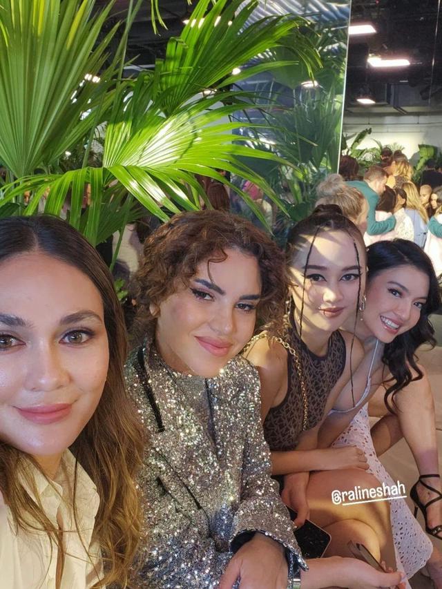 Foto Bareng Dahyun Twice, Ini Potret Luna Maya di Fashion Show Michael Kors