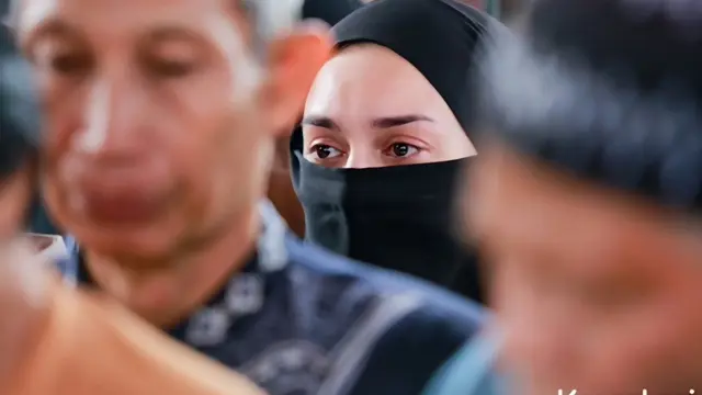 Irish Bella di Pemakaman Ayah Ammar Zoni