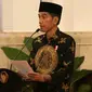 Presiden Joko Widodo memberi sambutan saat kedatangan Pangeran Khalid bin Sultan Abdul Aziz Al Suud saat melakukan pertemuan di Istana Merdeka, Jakarta, Kamis (4/5). (Liputan6.com/Angga Yuniar)