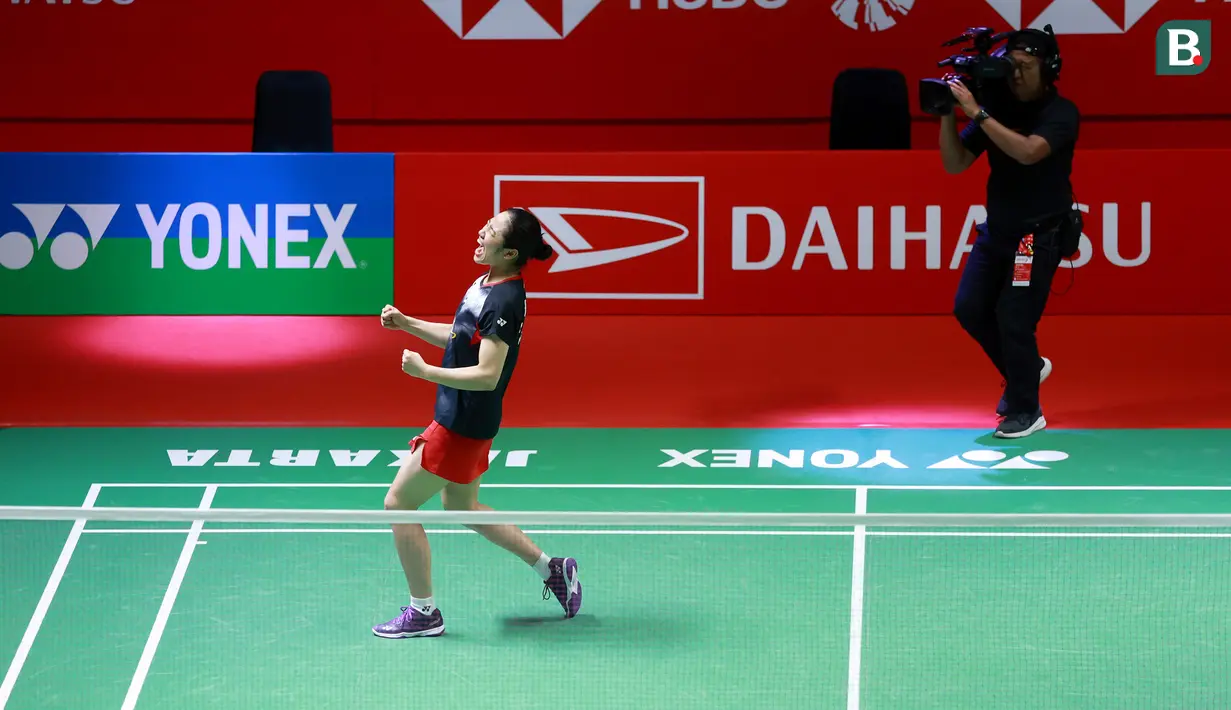 Lepas interval game ketiga, An Se Young terus meninggalkan Carolina Marin dan akhirnya menutup game ketiga dengan 21-13 sekaligus memastikan gelar juara Indonesia Masters 2023. (Bola.com/M Iqbal Ichsan)