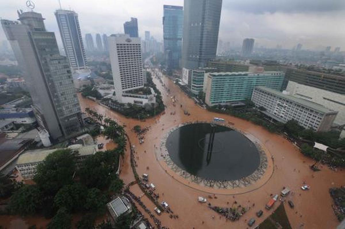 Jantung Kota Jakarta yang berubah menjadi 'sungai'