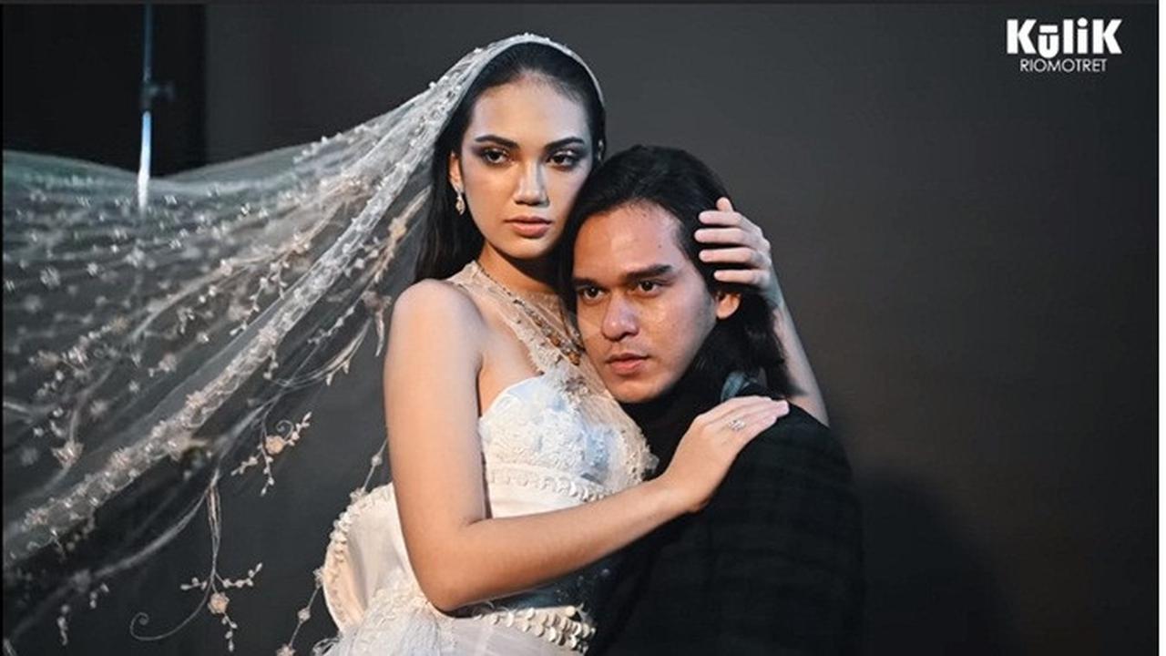 Bikin Baper, Ini 8 Gaya Pemotretan Haico dan Rangga Azof dengan Baju Pengantin