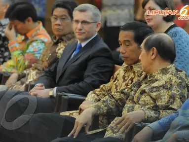  Jokowi berbincang dengan Ketua BPK Hadi Poernomo di kantor BPK, Jakarta, Rabu (16/4/2014) (Liputan6.com/Herman Zakharia).