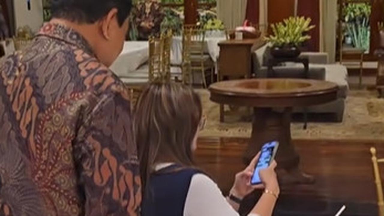 Momen Kocak Prabowo Subianto 'Ngintip' Sekretaris Cantiknya, Aksinya Langsung Ketahuan