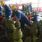 Suasana proses pengisian LPG ke tabung Elpiji 3 kg di Depot LPG Tanjung Priok, Jakarta, Senin (21/5). Produk Elpiji di wilayah MOR III meliputi yang provinsi DKI Jakarta, Jawa Barat dan Banten mengalami kenaikan permintaan. (Liputan6.com/Angga Yuniar)