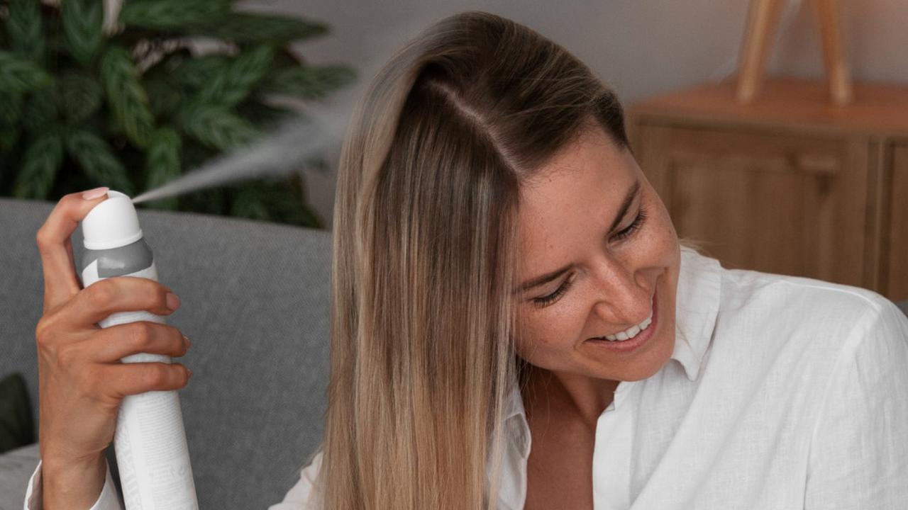 Plus Minus Dry Shampoo, Praktis tapi Berisiko, Amankah untuk Rambut dan Kulit Kepala?
