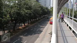 Suasana jalanan yang sepi kendaraan di Jakarta, Jumat (25/3). Menikmati libur panjang, Warga banyak yang menghabiskannya liburan ke luar kota Jakarta. (Liputan6.com/Angga Yuniar)